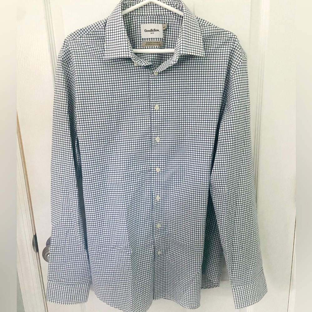 Men's Performance Dress Long Sleeve Button-Down. Navy box check. Size Large